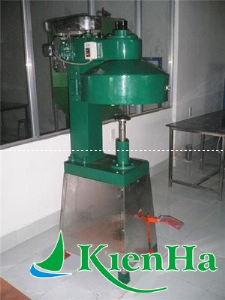 Semi Auto Seamer Machine